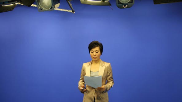 央视主持人肖薇在世纪视觉录制《健康中国》栏目