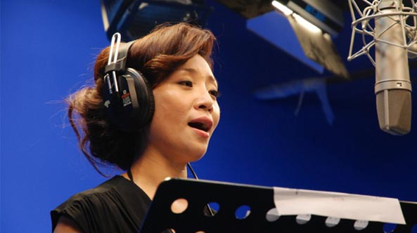 女高音歌唱家李丹阳在世纪视觉录制歌曲《娲皇宫》
